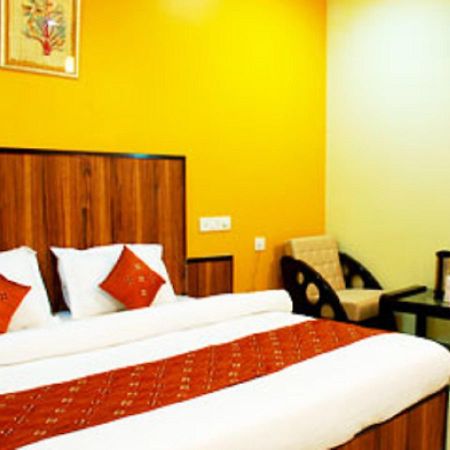Didi Hotel Лакнау Екстериор снимка